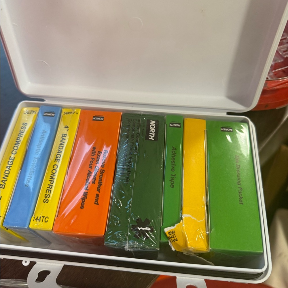 Vehicle First Aid Kit - White - Picture 4 of 4